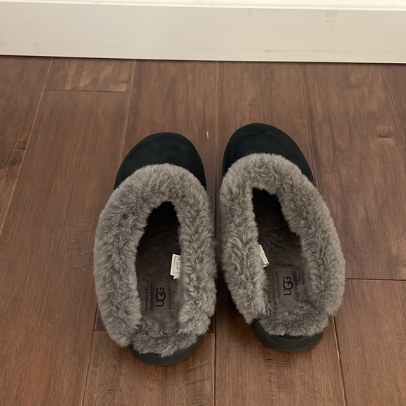 black fuzzy low ugg slippers(couldn’t find actual name) - Picture 4 of 5
